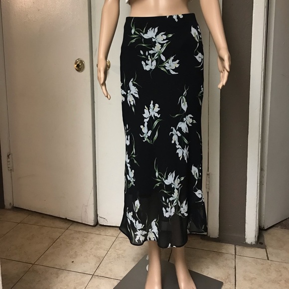 Banana Republic Dresses & Skirts - Banana Republic slip skirt